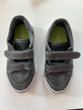 Cat & Jack Gray size 7 Velcro Canvas Sneakers